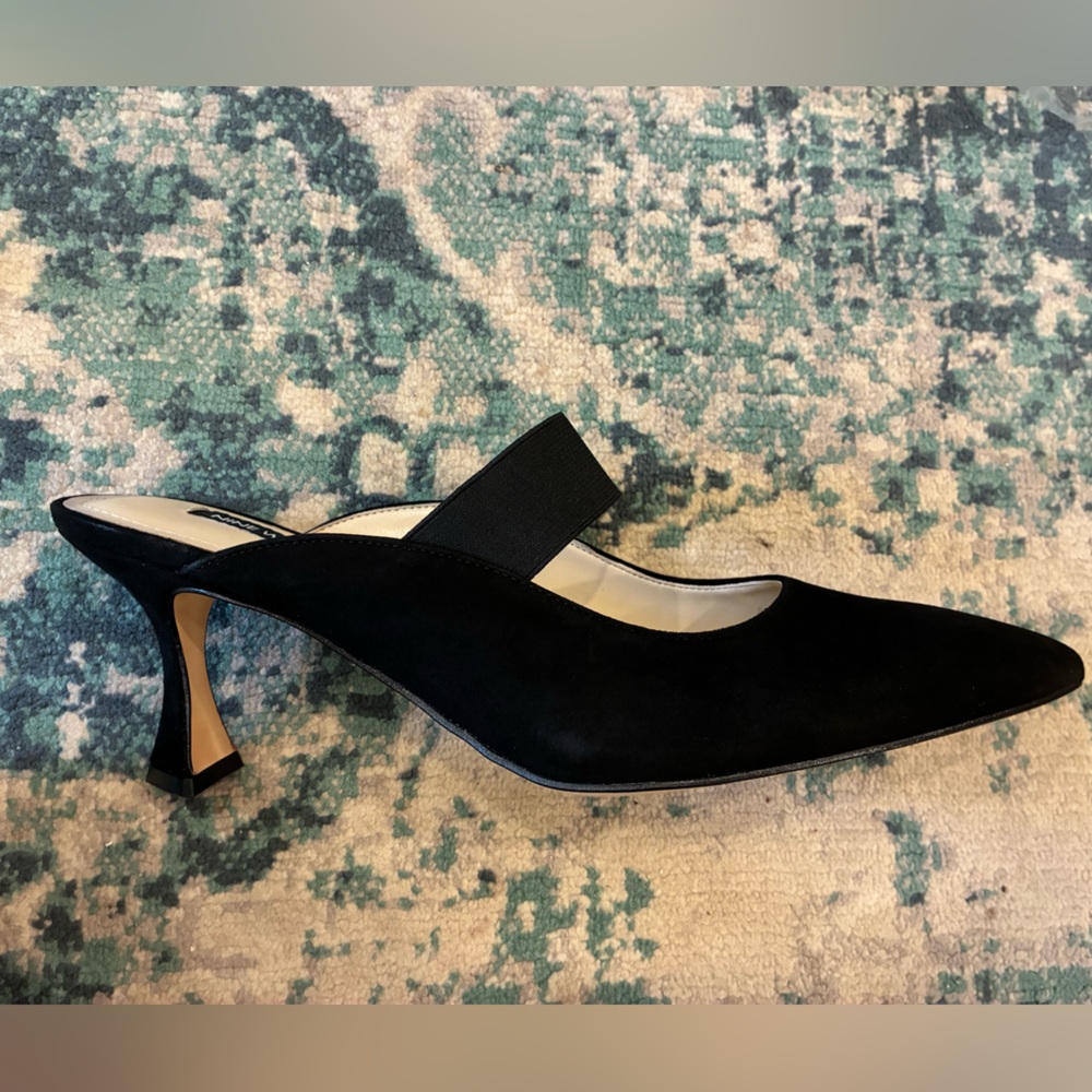 Nine West black suede “WATCHIT” heels with elastic strap, sz 10.5, NEW in box